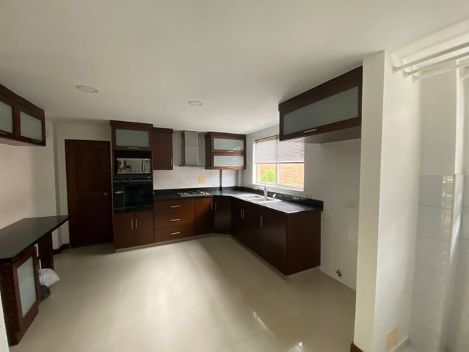 Casa de 3 alcobas en venta en Pinares, Pereira, 214 m² · foto 7 de 13