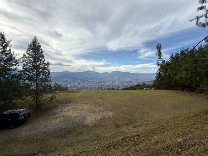 Lote en venta en Vía Las Palmas, Envigado, 4220 m² · foto 3 de 19