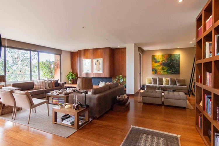 Apartamento de 3 alcobas en venta en Cerros De Los Alpes, Bogotá, 307 m² · foto 3 de 24