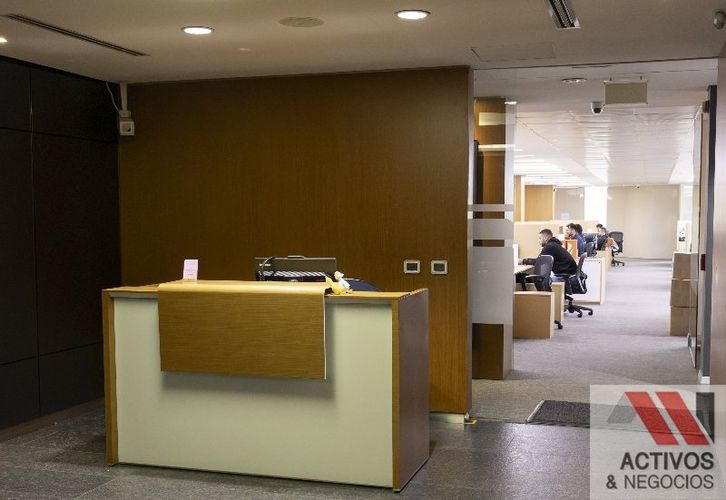 Oficina en arriendo en Patio Bonito, Medellín, 1223 m² · foto 2 de 11