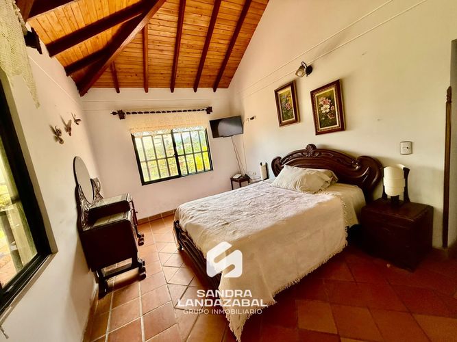 Casa de 3 alcobas en venta en Co. Hacienda San Miguel, Piedecuesta, 250 m² · foto 2 de 24
