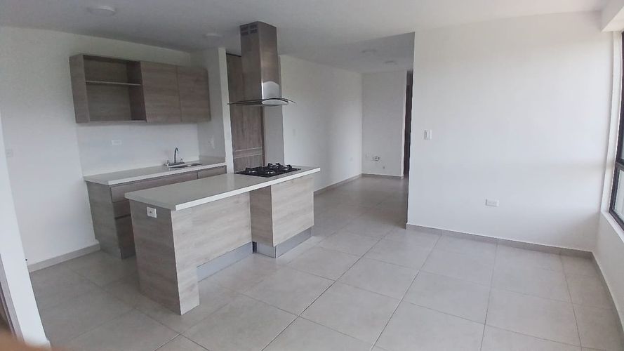 Apartamento de 3 alcobas en venta en Anillo Vial, Floridablanca, 77 m² · foto 2 de 10