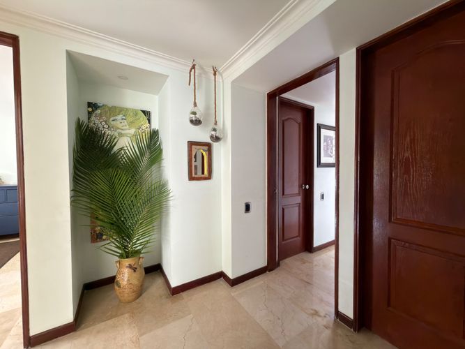 Apartamento de 3 alcobas en venta en Castropol, Medellín, 152 m² · foto 4 de 23
