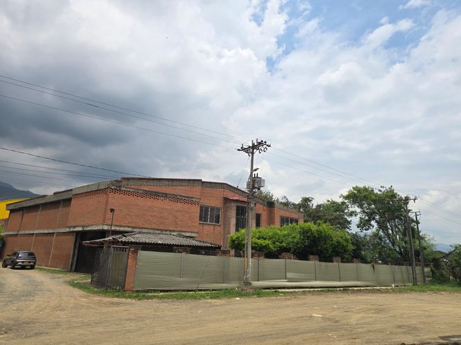 Bodega en venta en Arroyohondo, Yumbo, 772 m² · foto 2 de 17