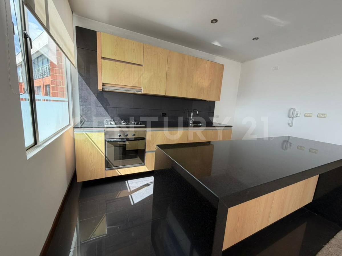 Apartamento en venta en El Refugio, Bogotá · foto 3 de 21