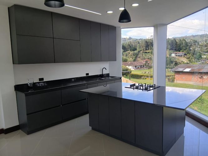 Casa de 3 alcobas en arriendo en Guarne, 250 m² · foto 2 de 14