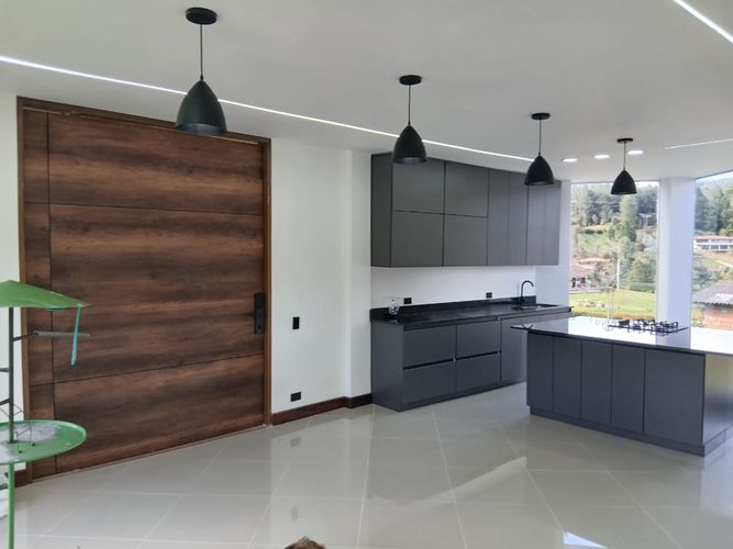 Casa de 3 alcobas en arriendo en Guarne, 250 m² · foto 3 de 14