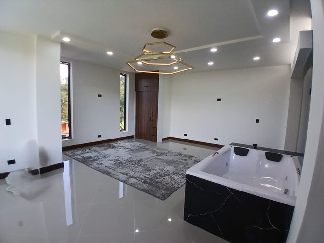 Casa de 3 alcobas en arriendo en Guarne, 250 m² · foto 4 de 14