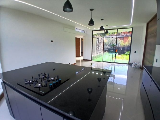 Casa de 3 alcobas en arriendo en Guarne, 250 m² · foto 10 de 14
