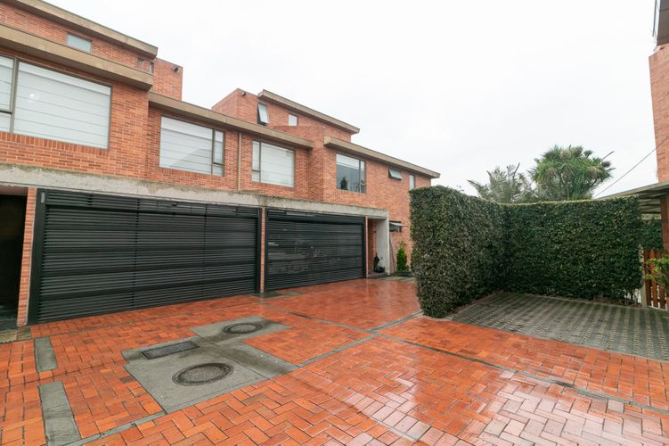 Casa de 4 alcobas en venta en Arrayanes, Bogotá, 273 m² · foto 2 de 24