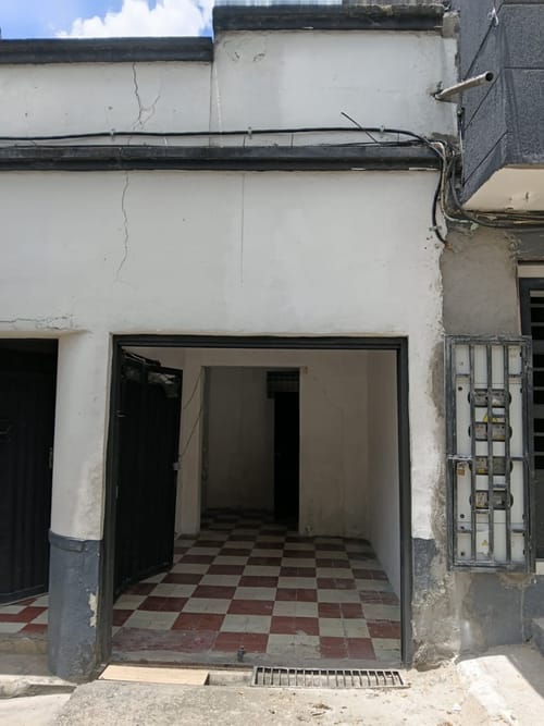 Local en arriendo en Manrique Central, Medellín, 18 m² · foto 2 de 3