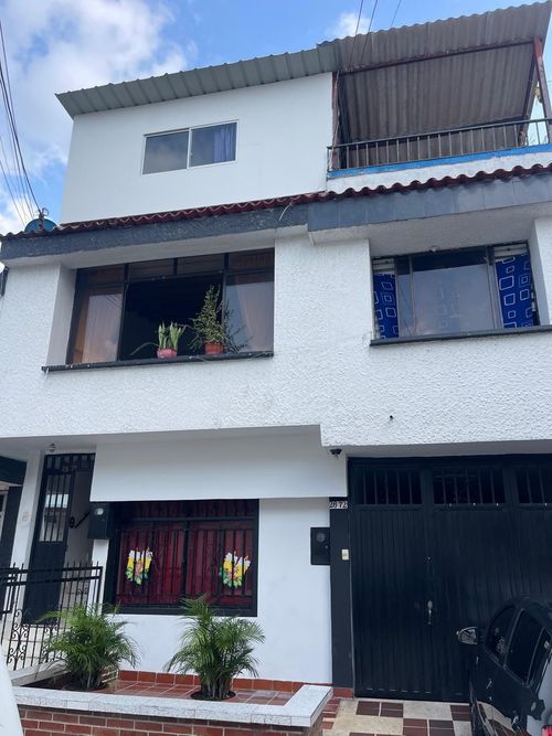 Casa de 4 alcobas en venta en Puerta Del Sol, Bucaramanga, 230 m² · foto 9 de 19