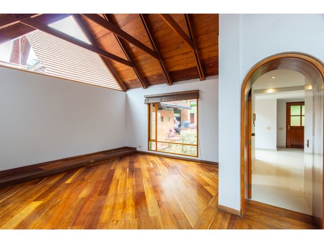 Casa de 4 alcobas en venta en Sierras Del Moral, Bogotá, 315 m² · foto 2 de 19