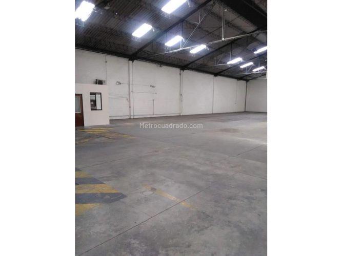 Bodega en venta en La Aguacatala, Medellín, 2100 m² · foto 5 de 6