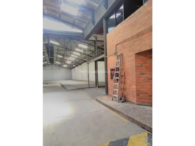 Bodega en venta en La Aguacatala, Medellín, 2100 m² · foto 6 de 6