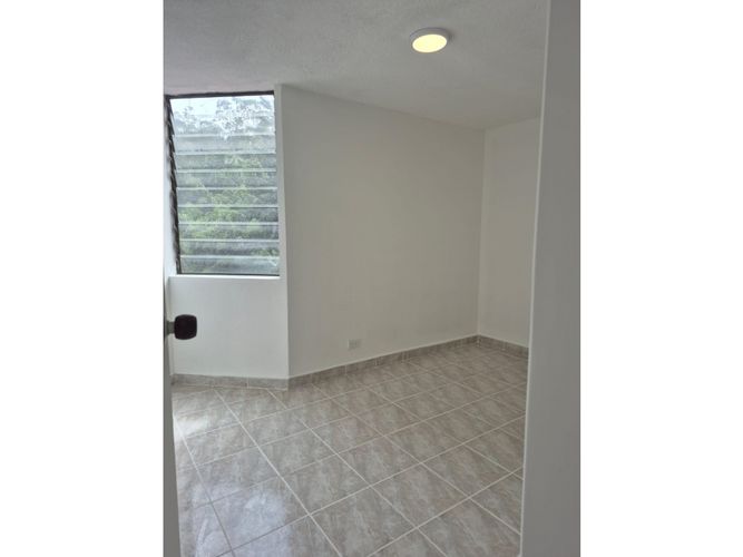 Apartamento de 3 alcobas en venta en Castropol, Medellín, 84 m² · foto 3 de 7