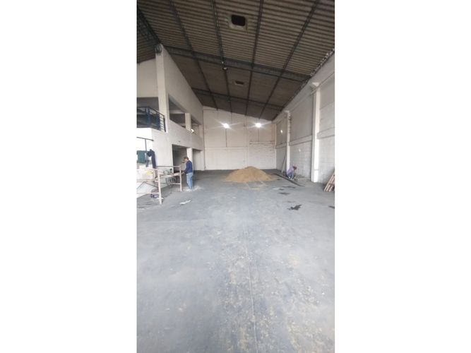 Bodega en arriendo en Los Olivos I, Barranquilla, 700 m² · foto 2 de 7