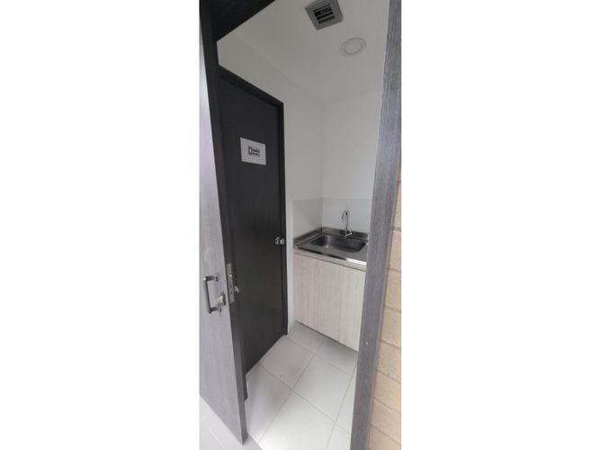 Oficina en arriendo en La Aguacatala, Medellín, 200 m² · foto 2 de 11
