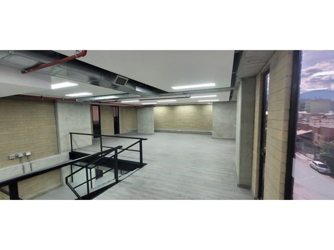 Oficina en arriendo en La Aguacatala, Medellín, 200 m² · foto 4 de 11