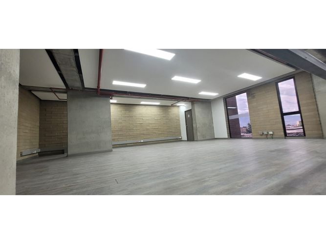 Oficina en arriendo en La Aguacatala, Medellín, 200 m² · foto 5 de 11