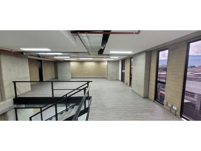 Oficina en arriendo en La Aguacatala, Medellín, 200 m² · foto 7 de 11