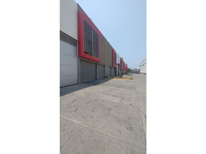 Bodega en arriendo en Ub. Altos De Parque, Barranquilla, 1000 m² · foto 3 de 9