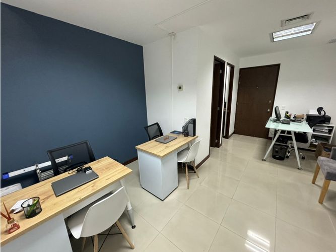 Oficina en arriendo en El Tesoro, Medellín, 32 m² · foto 2 de 6
