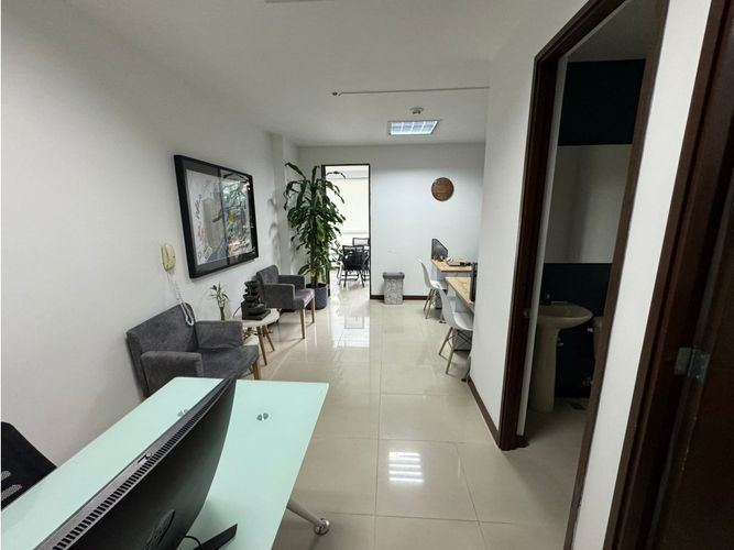 Oficina en arriendo en El Tesoro, Medellín, 32 m² · foto 3 de 6
