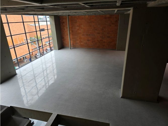 Bodega en arriendo en Perpetuo Socorro, Medellín, 2800 m² · foto 3 de 13