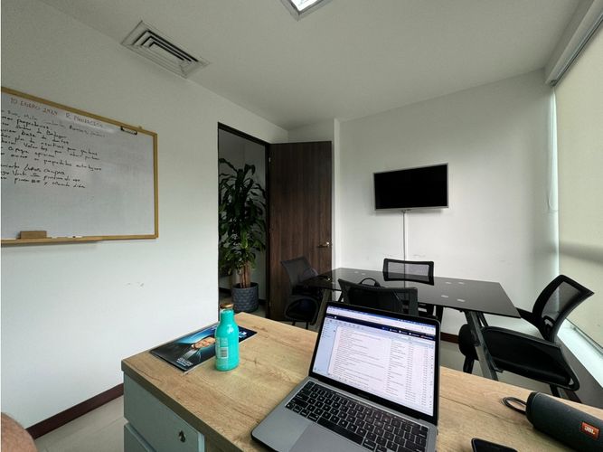 Oficina en arriendo en El Tesoro, Medellín, 32 m² · foto 5 de 6