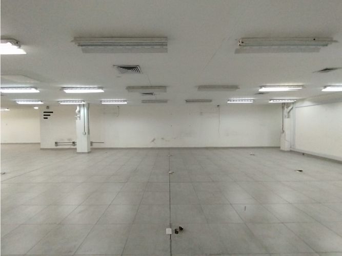 Local en arriendo en Carlos E Restrepo, Medellín, 345 m² · foto 2 de 9