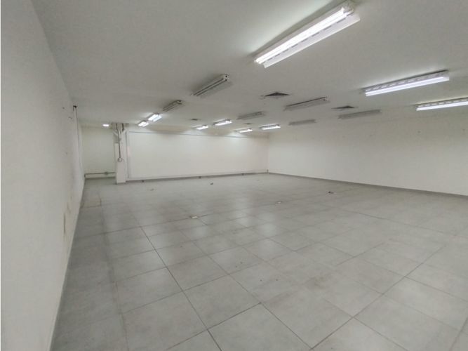 Local en arriendo en Carlos E Restrepo, Medellín, 345 m² · foto 3 de 9
