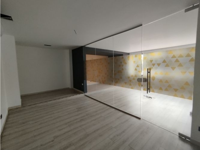 Local en arriendo en Santa María De Los Ángeles, Medellín, 487 m² · foto 19 de 24