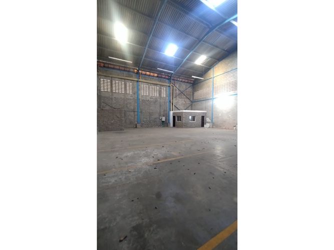 Bodega en arriendo en Villa San Pedro Iii, Barranquilla, 400 m² · foto 5 de 9