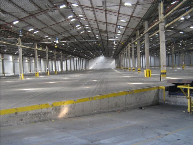 Bodega en arriendo en San Juan Bautista, Itagüí · foto 2 de 6