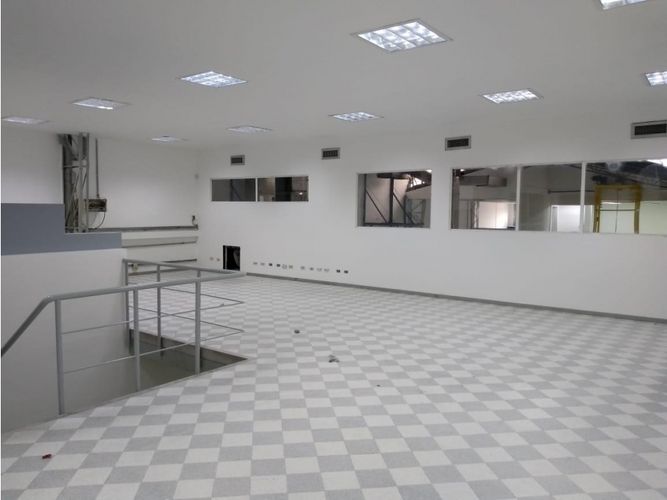 Bodega en arriendo en Colon, Medellín, 620 m² · foto 2 de 10