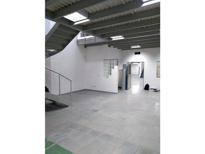 Bodega en arriendo en Colon, Medellín, 620 m² · foto 8 de 10
