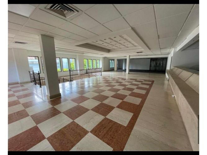 Local en arriendo en El Poblado, Medellín, 294 m² · foto 2 de 2