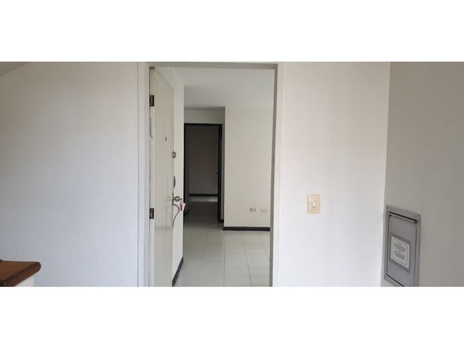 Apartamento de 2 alcobas en arriendo en Loma Del Indio, Medellín, 65 m² · foto 2 de 13