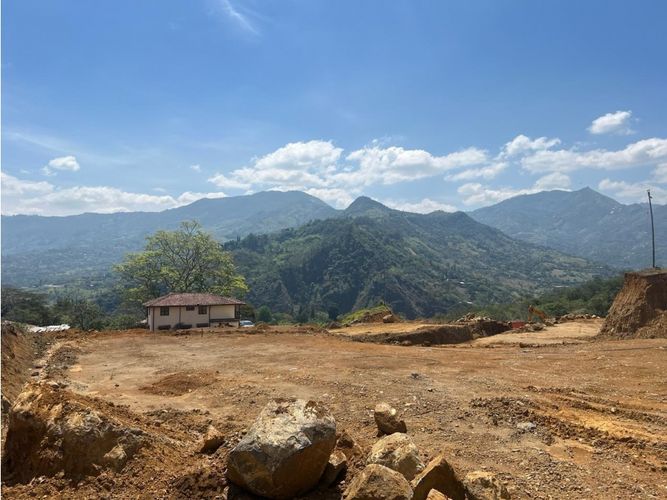 Bodega en venta en La Maria, Copacabana, 1260 m² · foto 2 de 13