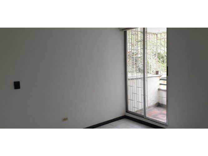 Apartamento de 2 alcobas en arriendo en Loma Del Indio, Medellín, 65 m² · foto 8 de 13
