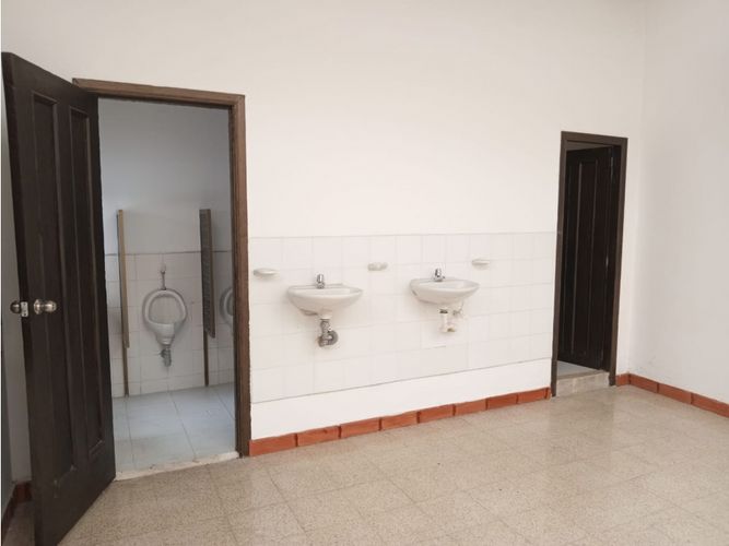 Local en arriendo en La Candelaria, Medellín, 620 m² · foto 2 de 21