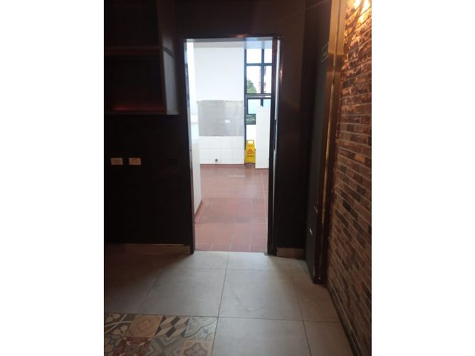 Local en arriendo en Los Colores, Medellín, 144 m² · foto 3 de 7