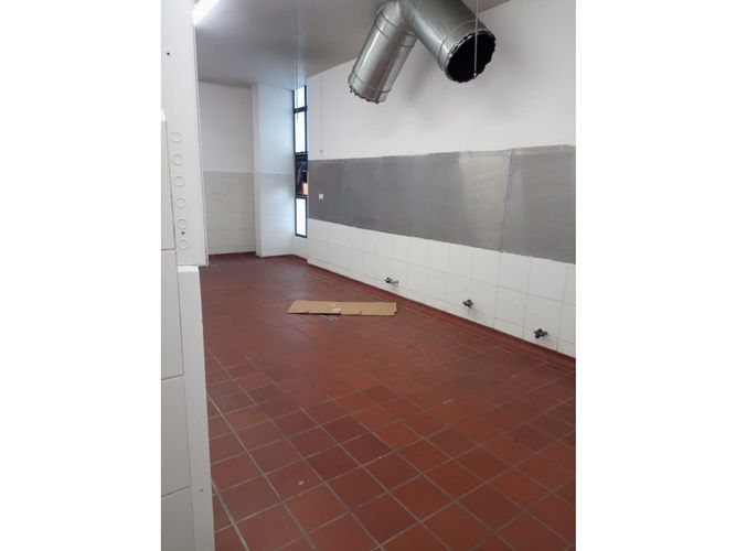 Local en arriendo en Los Colores, Medellín, 144 m² · foto 4 de 7