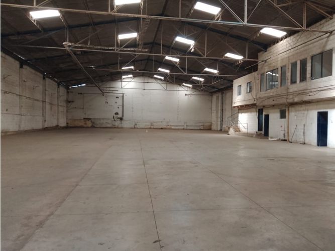 Bodega en venta en Jardines Montesacro, Itagüí, 2500 m² · foto 2 de 14
