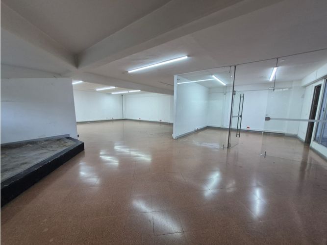 Oficina en arriendo en La Aguacatala, Medellín, 400 m² · foto 10 de 10