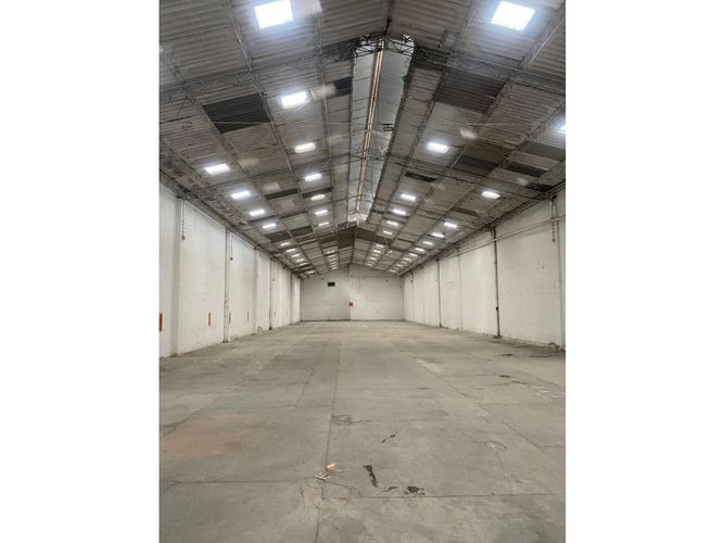 Bodega en venta en La Esmeralda, Envigado, 1360 m² · foto 4 de 5