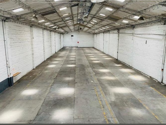 Bodega en venta en La Esmeralda, Envigado, 1360 m² · foto 5 de 5