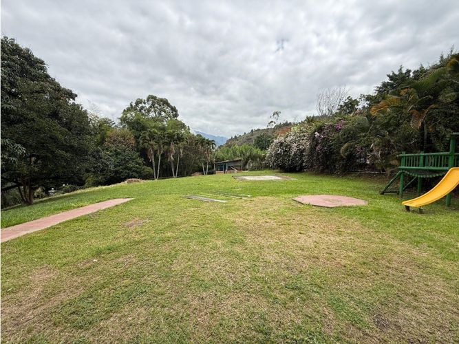 Casa de 10 alcobas en venta en Vía Las Palmas, Medellín, 500 m² · foto 3 de 24