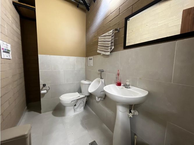 Bodega en venta en Cristo Rey, Medellín, 322 m² · foto 2 de 11